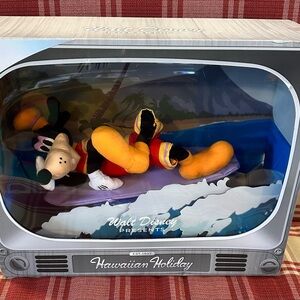 Walt Disney plush Goofy’s Hawaiian Holiday collectible diorama